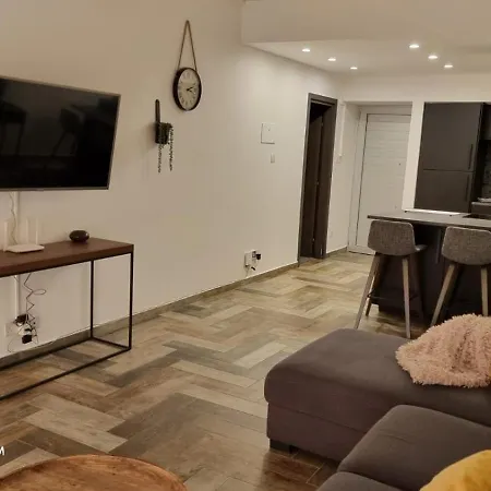 Deana Apartment