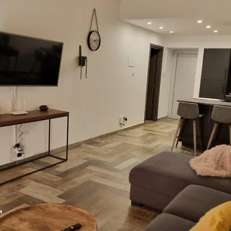 Deana Apartment *