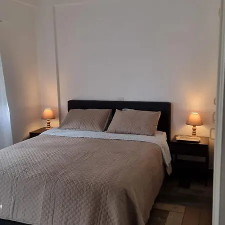 Deana Apartment